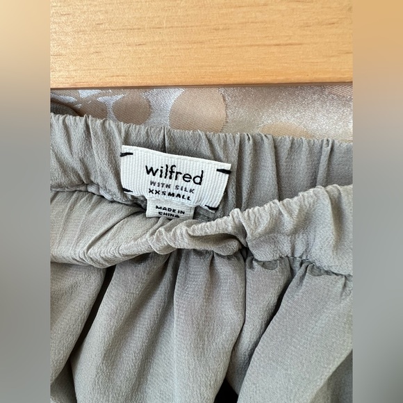 Aritzia silk mini skirt - Picture 4 of 5